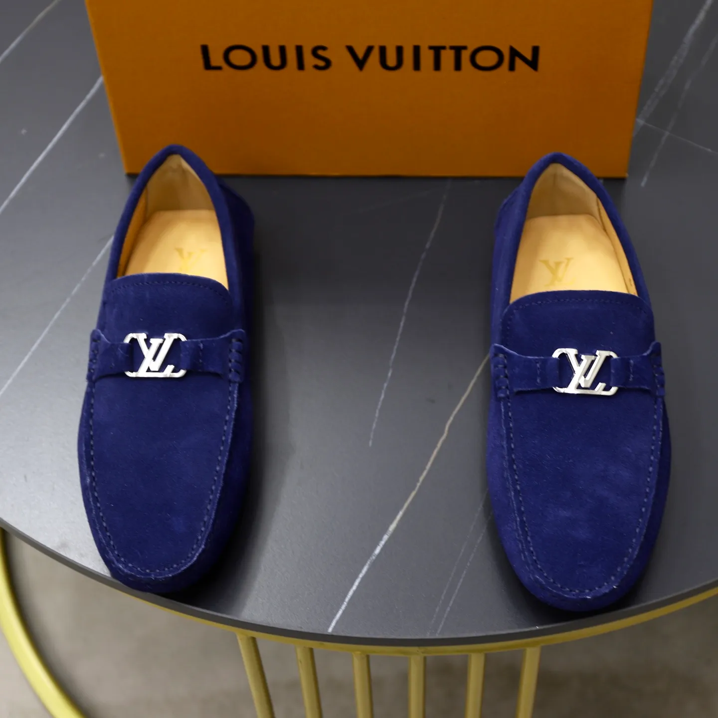 Ex-factory price: 480💰【LV】Louis Vuitton ⚠️High-end men’s driving and pedal series ⚠️38-44 (customized for 45) ⚠️All original cowhide leather! Thick and soft! Made entirely of calfskin lining! The latest non-slip beanie sole! Three-dimensional package technology! Fashionable and classic! Handicrafts! Original high quality! Feel free to compare!